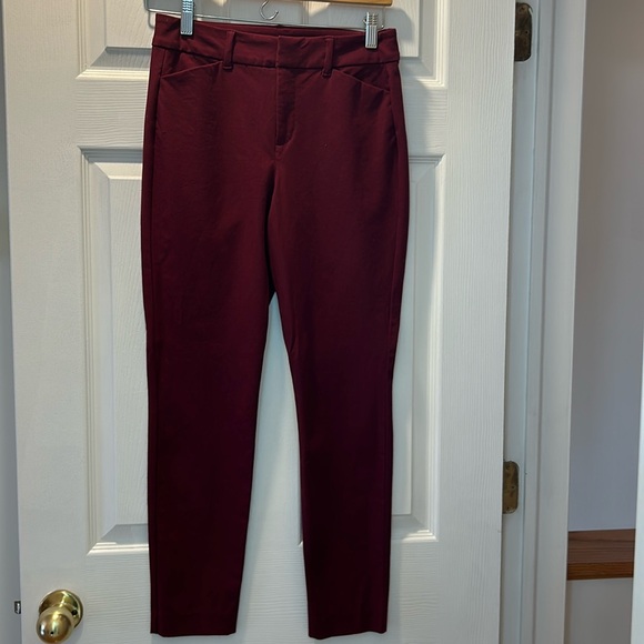 Old Navy High Rise Pixie - Picture 1 of 4